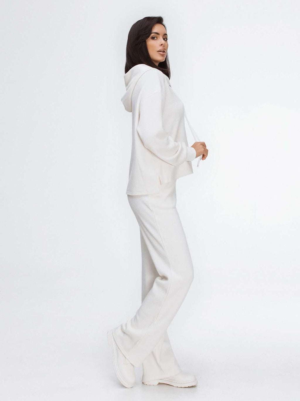 white casual outfit women
